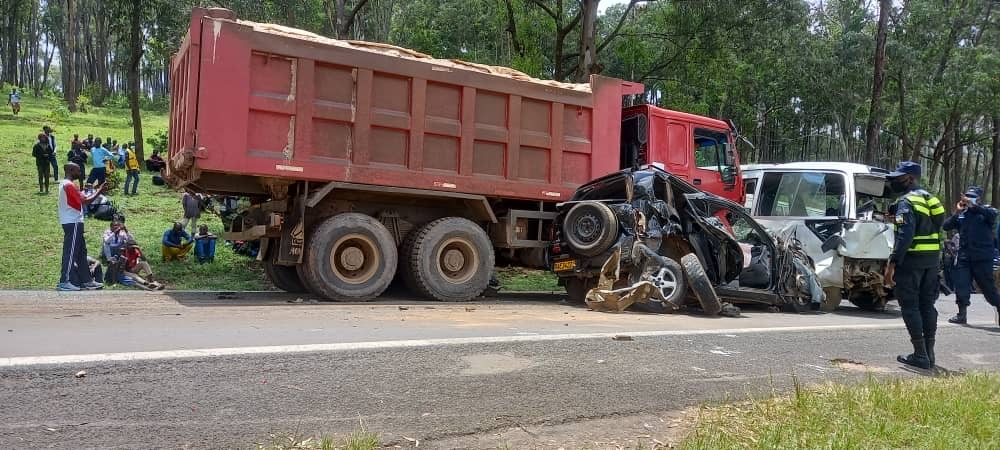 A scene of accident that involved a HOWO truck that collided with other vehicules in Kamonyi. The Senate has summoned the Prime Minister  to explain measures to solve challenges identified in preventing and tackling road accident