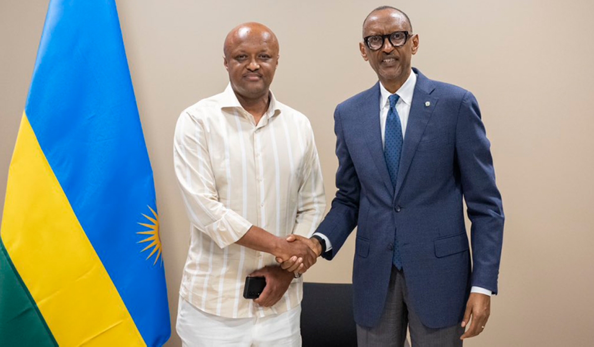 President Kagame met Jimmy Gatete who was among Football legends from Africa, in Kigali on October 13. Photo: Village Urugwiro.