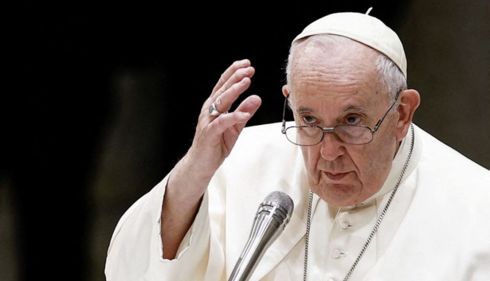 Pope Francis has reminded the world’s Catholics to lower themselves in humility as they celebrate Christmas. internet