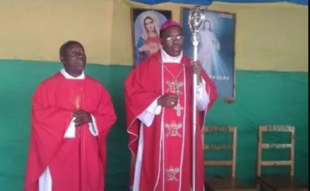 (L-R)Father Edouard Ntuliye and the Bishop of Nyundo, Anaclet Mwumvaneza. The Bishop Mwumvaneza announced that Ntuliye had passed on from Kabgayi Hospital. File