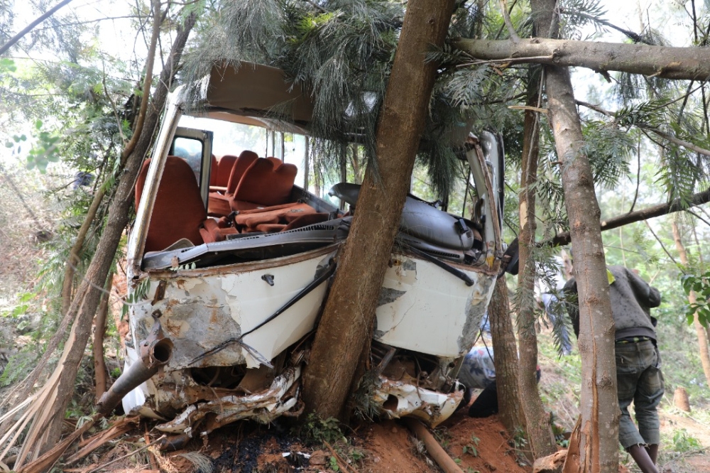 A scene of an accident that involved a school bus where 25 children have been injured on Monday morning, on January 9.  Photos: Craish Bahizi