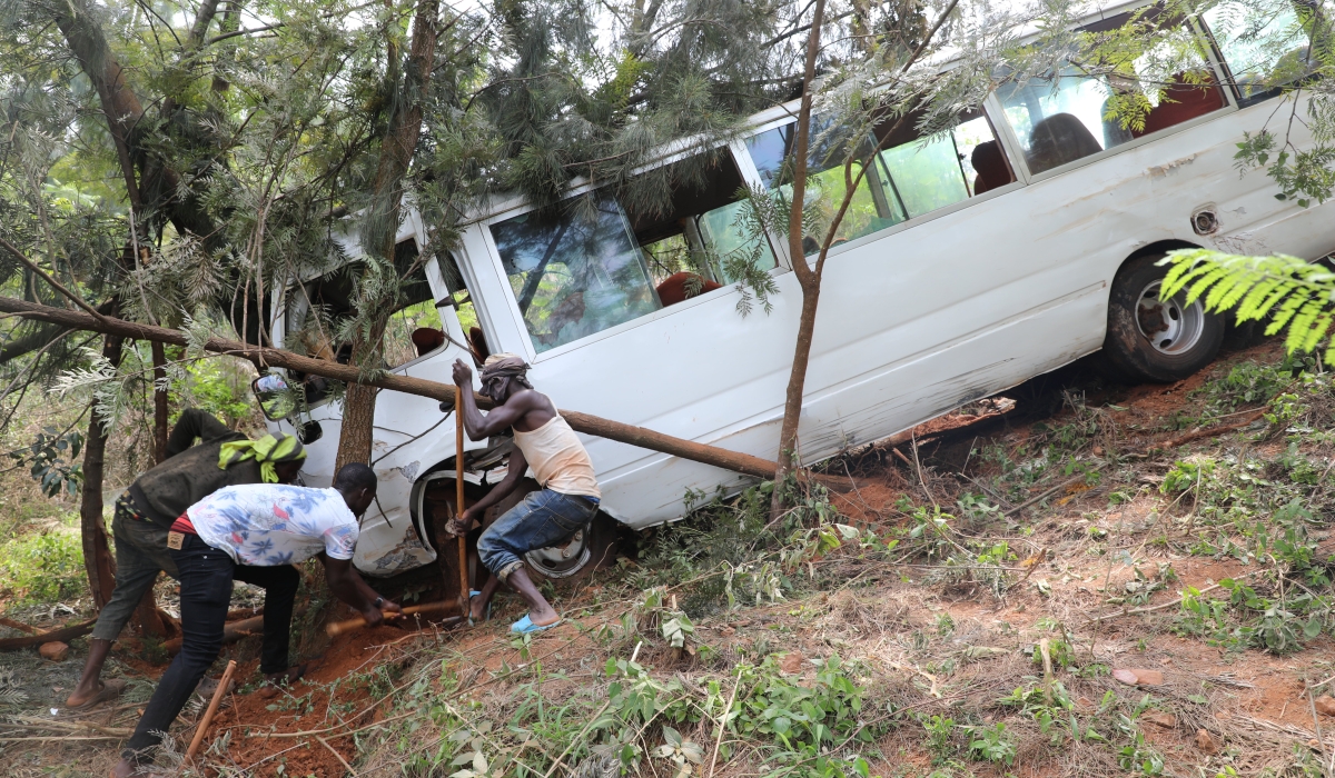 A  school bus that was involved in the accident  at Rebero in Kigarama Sector, Kicukiro District on Monday, January 9. Craish Bahizi 
