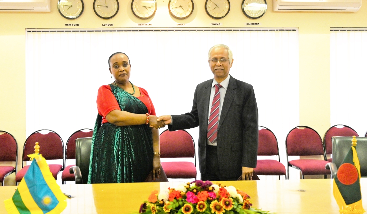 Rwanda’s High Commissioner to Bangladesh with residence in New Delhi, Jacqueline Mukangira and Mustafizur Rahman, the Bangladeshi High Commissioner accredited to India during the signing ceremony on January 12.