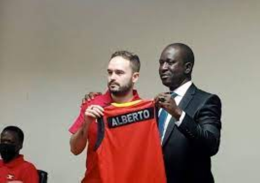 Uganda’s Basketball governing body has appointed  Spanish tactician Alberto Antuna as new head coach for the country’s senior women’s team, Gazelles. Courtesy