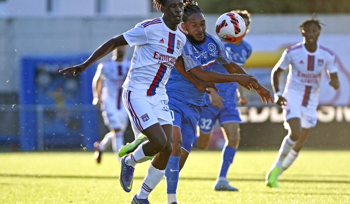 Youngster Irvyn Lomami vies for the ball with a defender. Lomami was on target during Olympique Lyonnais II’s 3-1 victory over Sete in the National League . Internet
