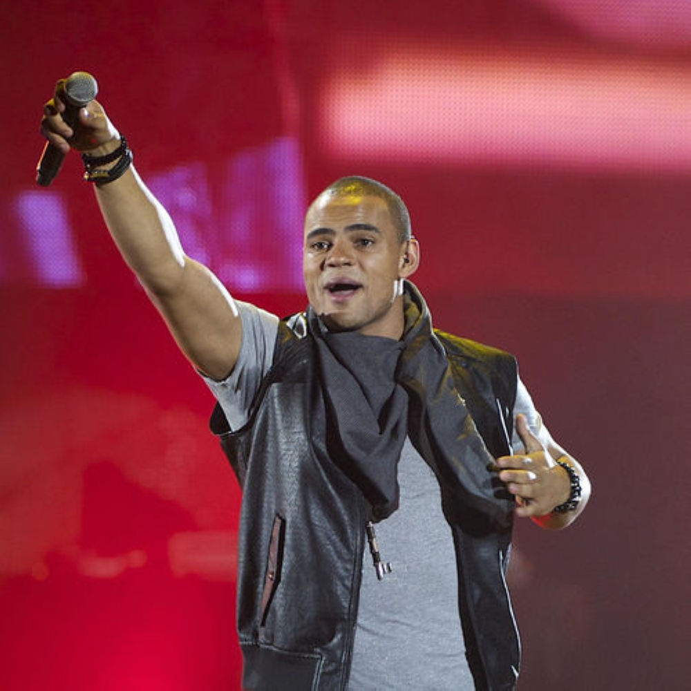Singer Mohombi has been caught up in a fake news scandal, after he shared on his Twitter account a fake announcement. Internet