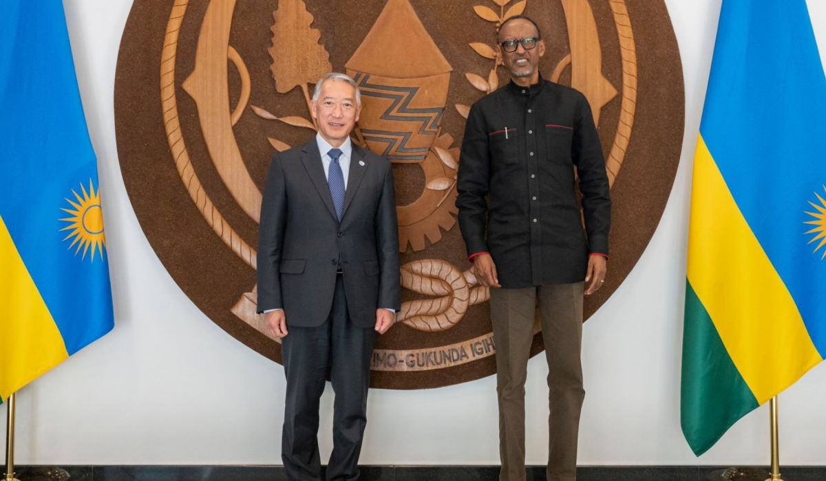 President Paul Kagame  meets with George Bickerstaff, the chair of International Vaccine Institute  Board of Trustees, in Kigali  on Tuesday, February 7. Photo by Village Urugwiro
