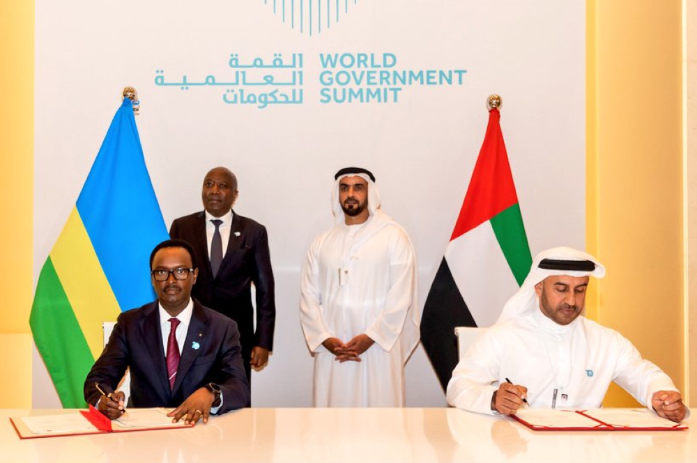 Amb. Emmanuel Hategeka, Rwanda’s envoy to the United Arab Emirates (left), and Abdullah Nasser Lootah, Assistant Minister of Cabinet Affairs of UAE, sign the MoU between the two countries as Prime Minister Edouard Ngirente and Saif bin Zayed Al Nahyan, Deputy PM and Minister of Interior of UAE, witness the signing ceremony on the sidelines of this year’s World Government Summit in Dubai, on Monday, February 13. Photo: Courtesy.