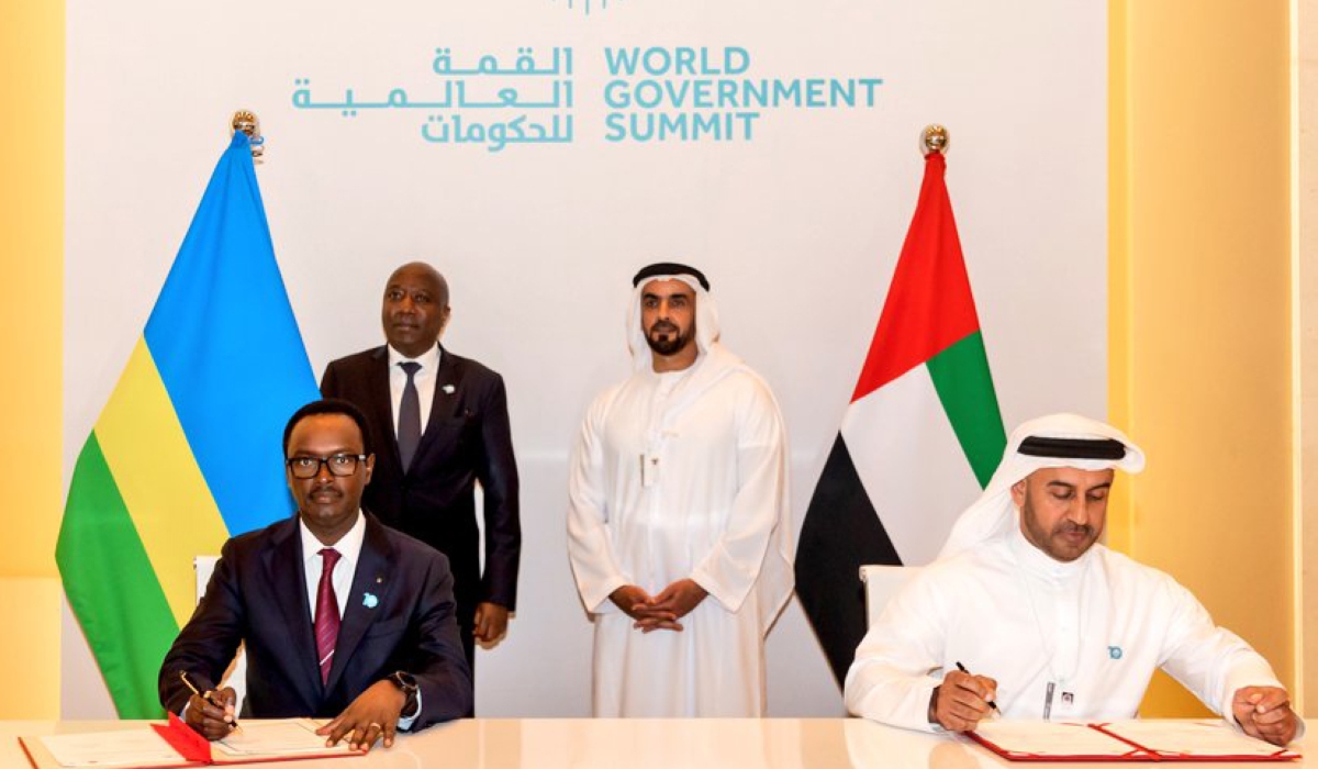 Amb. Emmanuel Hategeka, Rwanda’s envoy to the United Arab Emirates (left), and Abdullah Nasser Lootah, Assistant Minister of Cabinet Affairs of UAE, sign the MoU between the two countries as Prime Minister Edouard Ngirente and Saif bin Zayed Al Nahyan, Deputy PM and Minister of Interior of UAE, witness the signing ceremony on the sidelines of this year’s World Government Summit in Dubai, on Monday, February 13. Photo: Courtesy.