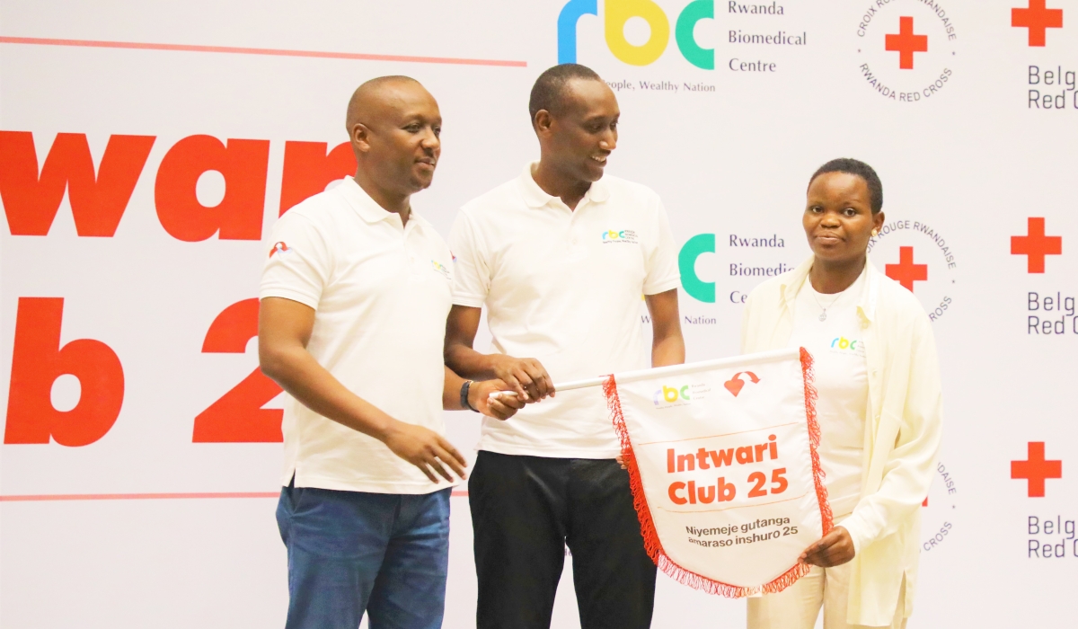 The launch of “Intwari Club 25”, which is an initiative to mobilize blood donors, especially young people, to commit to donating blood 25 times in 7 years. All photos by Craish Bahizi