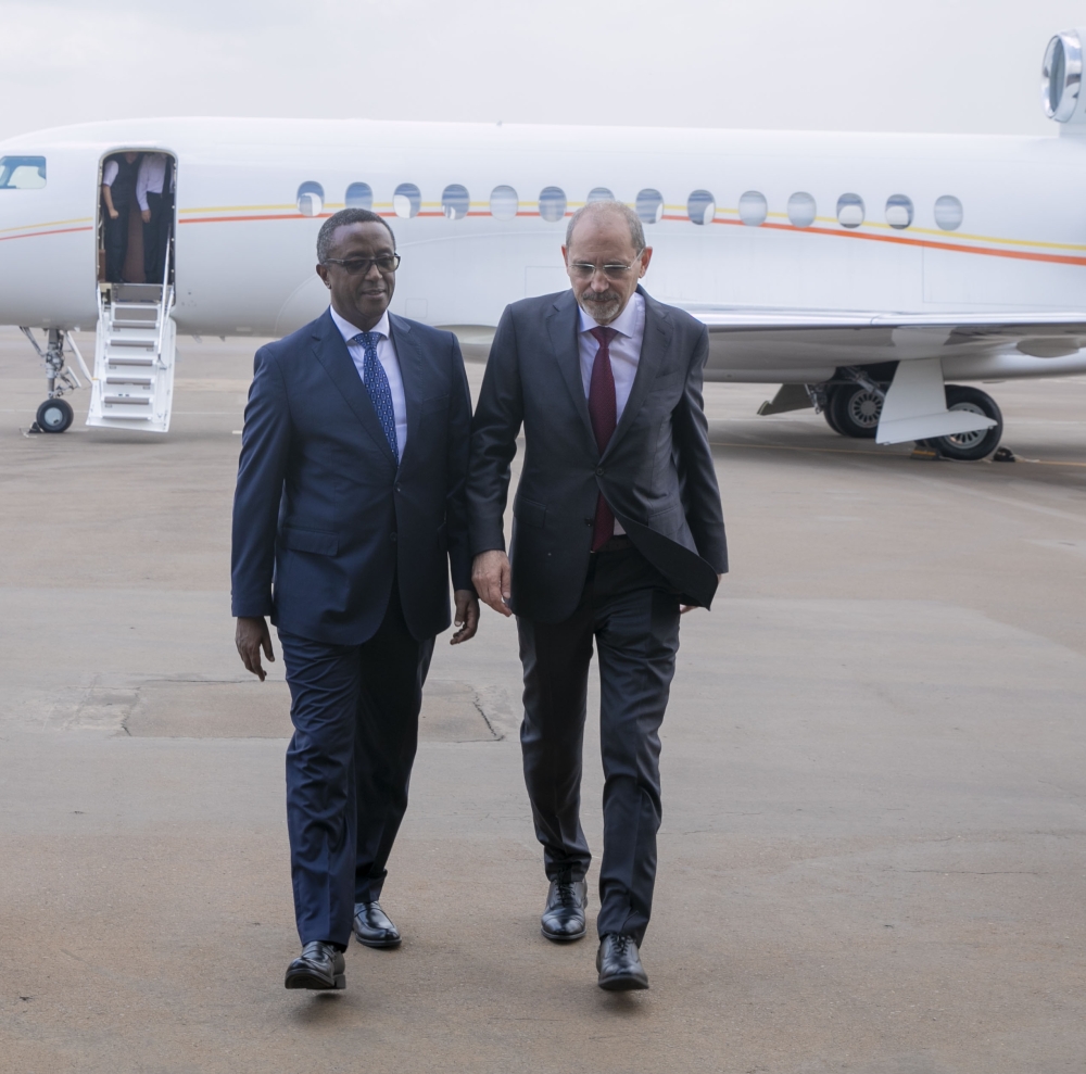 Upon arrival, he was received at the Kigali International Airport (KIA) by Rwandan counterpart, Minister of Foreign Affairs, Dr.Vincent Biruta. Courtesy