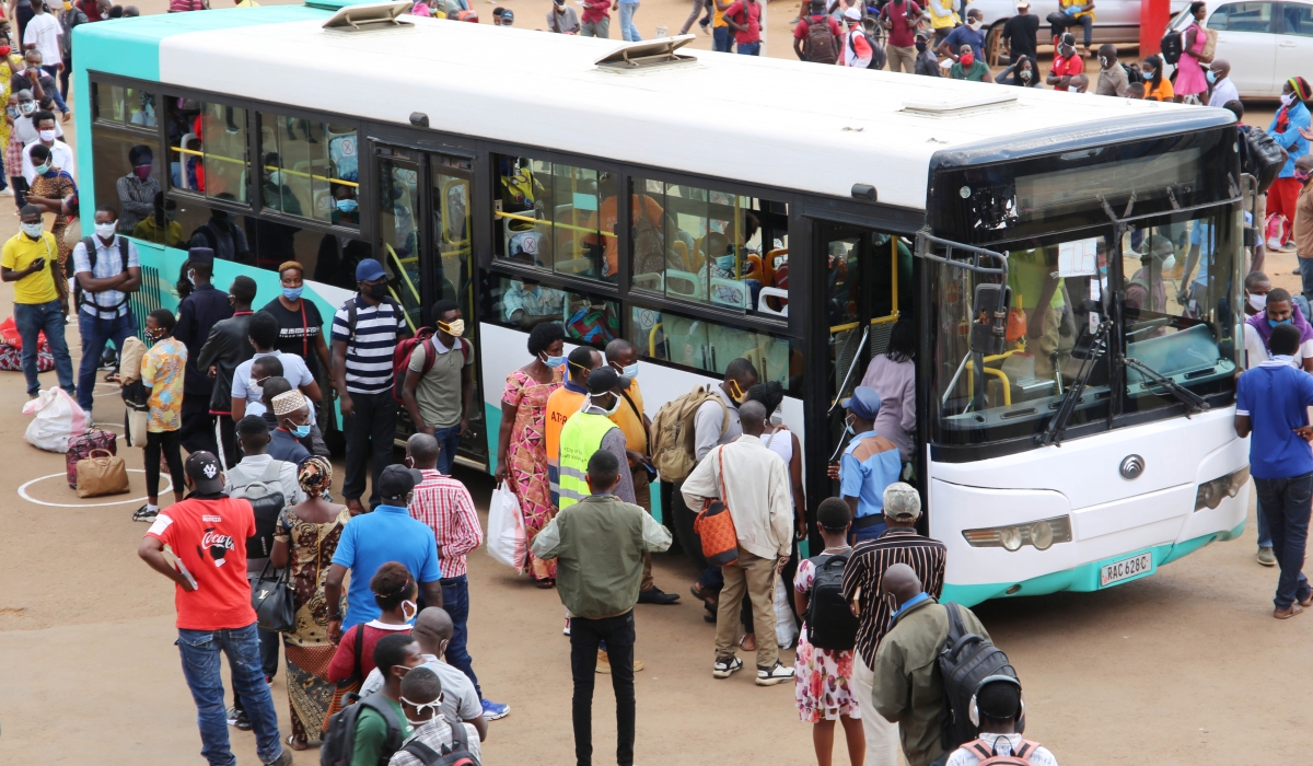 Commuters wait for buses at Nyabugogo Taxis park in Kigali. Speaking at Umushyikirano on  February 27, Minister of State for Infrastructure Patricie Uwase revealed that 300 buses will be introduced in Kigali. Bahizi