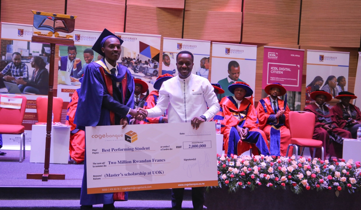 Antoine Iyamuremye, Head of Marketing and Product Development at Cogebanque awarded the best-performing graduates of the University of Kigali during the graduation ceremony of over 1,800 graduates on March 3. Dan Gatsinzi