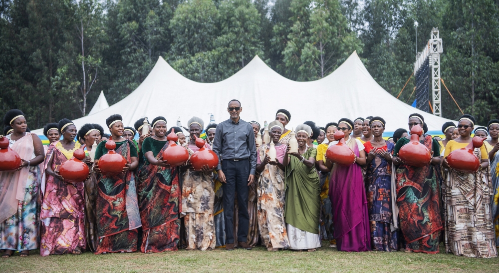 President Paul Kagame poses for a photo with women during his visit in Nyamasheke on August 27, 2022. Photo by Village Urugwiro