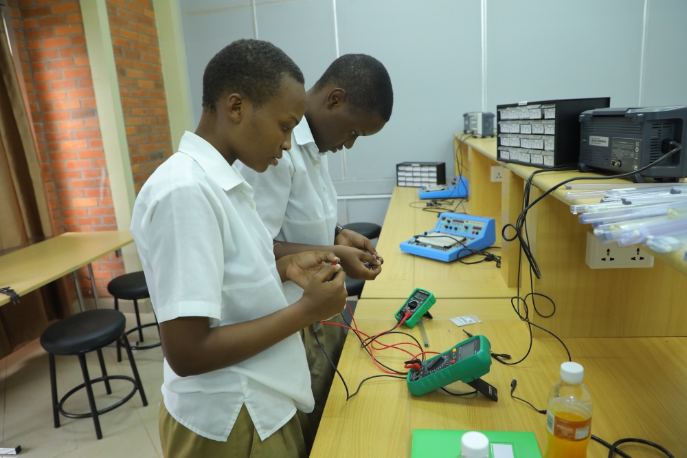 Students during exercise in Laboratory. Photo by Craish Bahizi