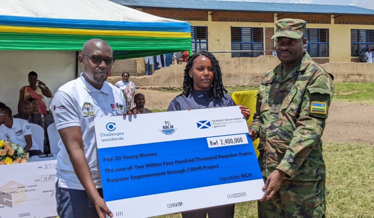 The Rwanda Interfaith Council on Health (RICH), a local religious non-profit organization, has donated Rwf2.4 million to 20 teen mothers in Cyanzarwe sector, Rubavu District on March 8. The support was given to victims of sexual violence who are now teen mothers. Photos by Germain Nsanzimana