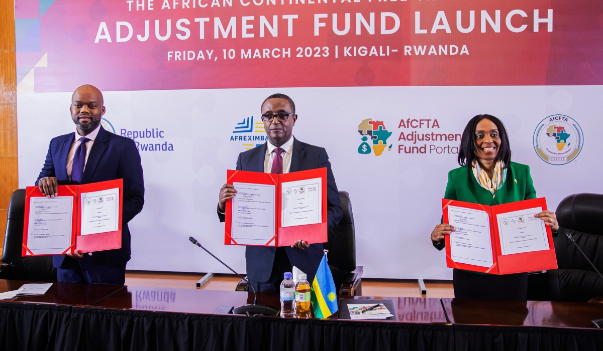 (L-R) Wamkele Mene, Secretary General of the AfCFTA ,Foreign Affairs Minister, Vincent Biruta and Kanayo Awani, Executive Vice President of the Intra-African Trade Bank, Afreximbank after signing the MoU. Courtesy