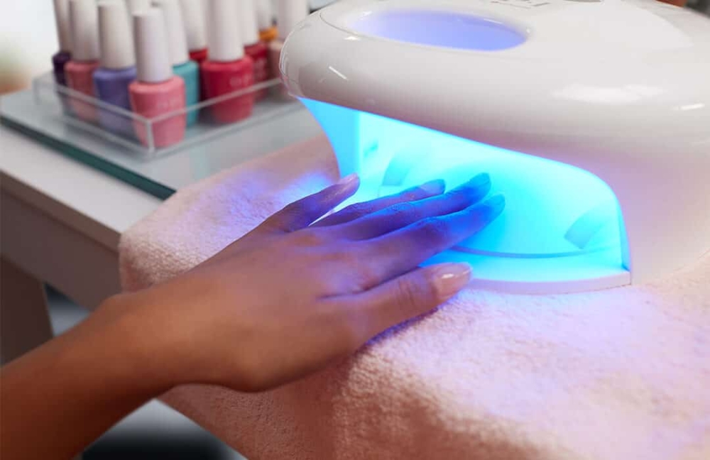 Rwanda Standards Board (RSB) issued a ban on the use of UV nail polish dryers in beauty salons across the country from March 11. Internet