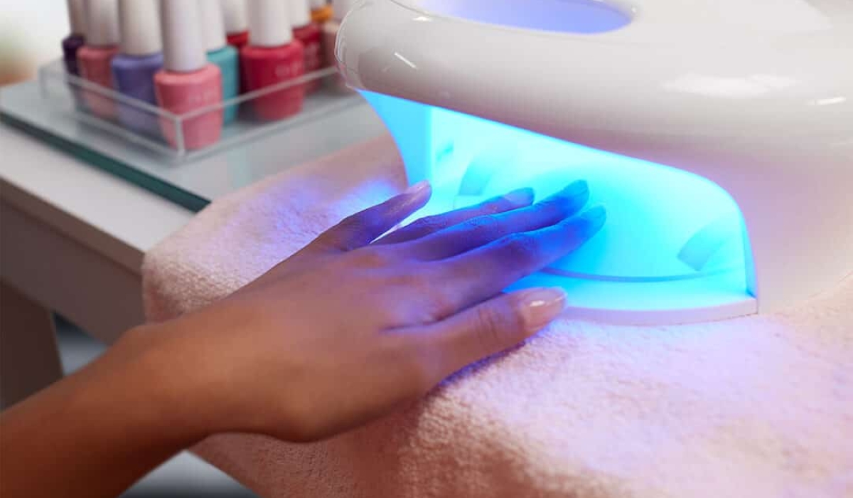 Rwanda Standards Board (RSB) issued a ban on the use of UV nail polish dryers in beauty salons across the country from March 11. Internet