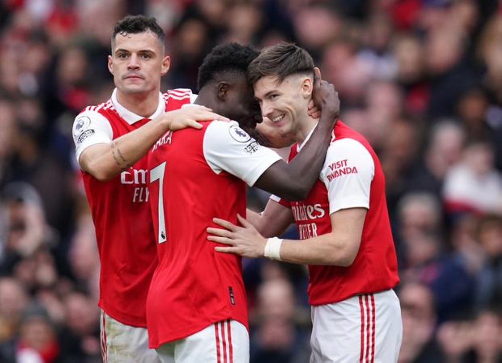 Arsenal opened up an eight-point gap on second-placed Manchester City with a 4-1 win over manager-less Crystal Palace at the Emirates Stadium on Sunday.