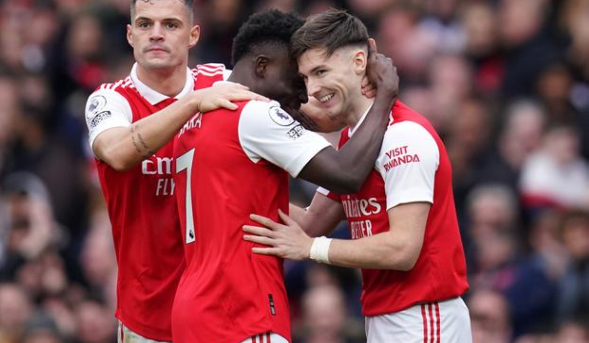 Arsenal opened up an eight-point gap on second-placed Manchester City with a 4-1 win over manager-less Crystal Palace at the Emirates Stadium on Sunday.