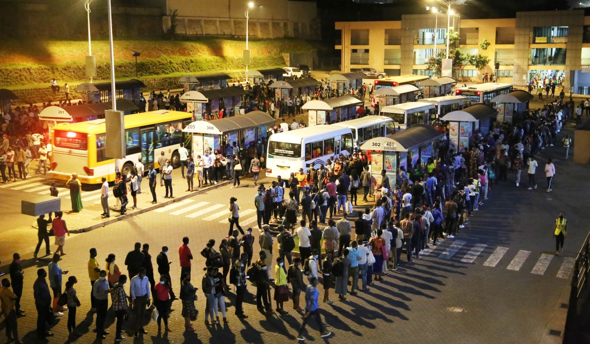 Hundreds of passengers wait for buses at Downtown taxi park in Kigali . Photo by Craish Bahizi 