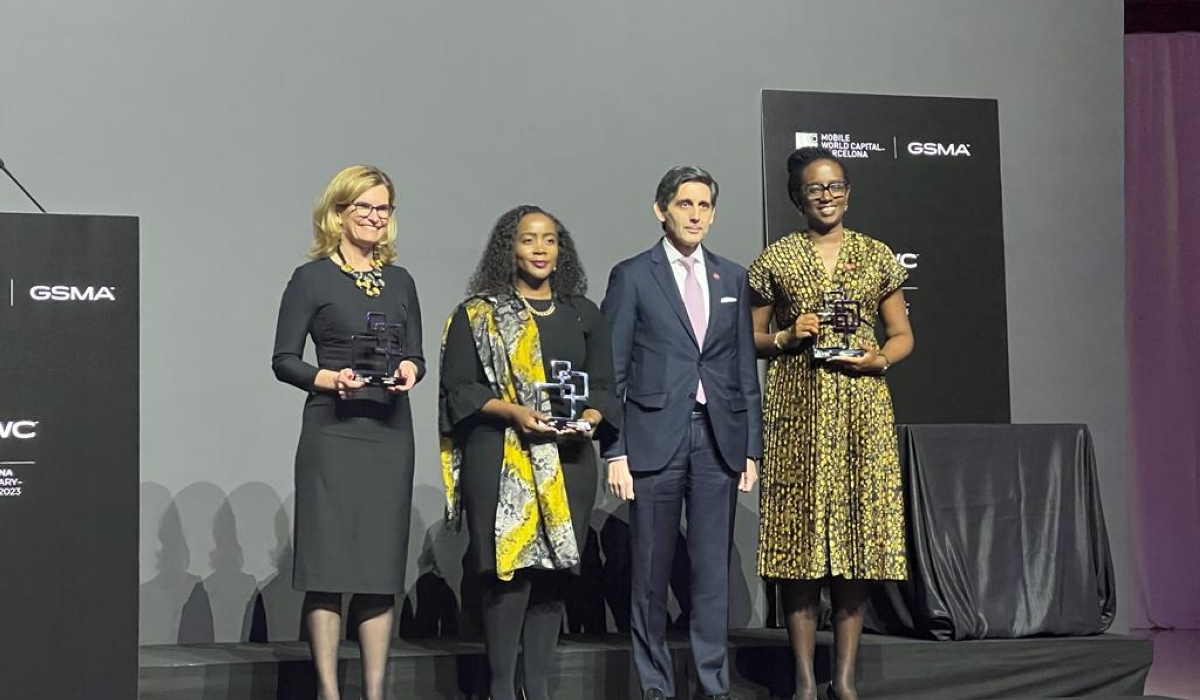 Dr Diane Karusisi, Bank of Kigali CEO (1st Right), after receiving the prestigious GSMA Chairman Award, during which the macye macye program was recognized. Courtesy