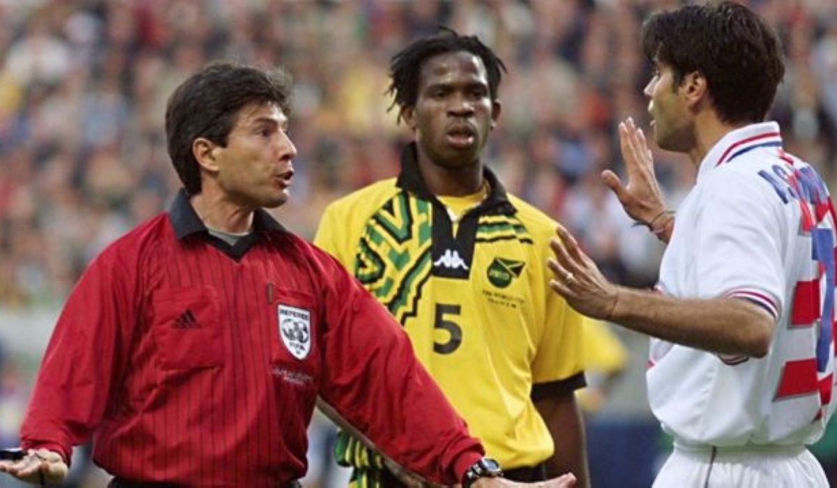 Egyptian referee Mohamed Farouk has been suspended for using a spectator&#039;s mobile phone to disallow a goal in a league match. Courtesy