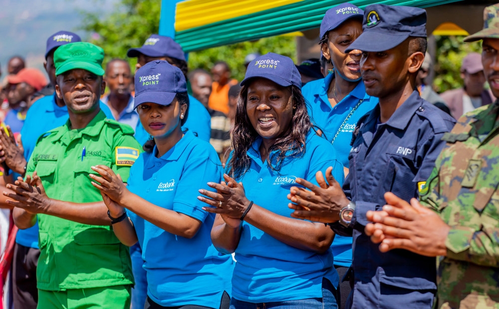 Ecobank Rwanda, on Saturday March 25, joined residents of Kanyinya sector, Nyarugenge district in a monthly Umuganda-Community which cleaned the road toward genocide monument at “ Mu Kana hill”. Courtesy