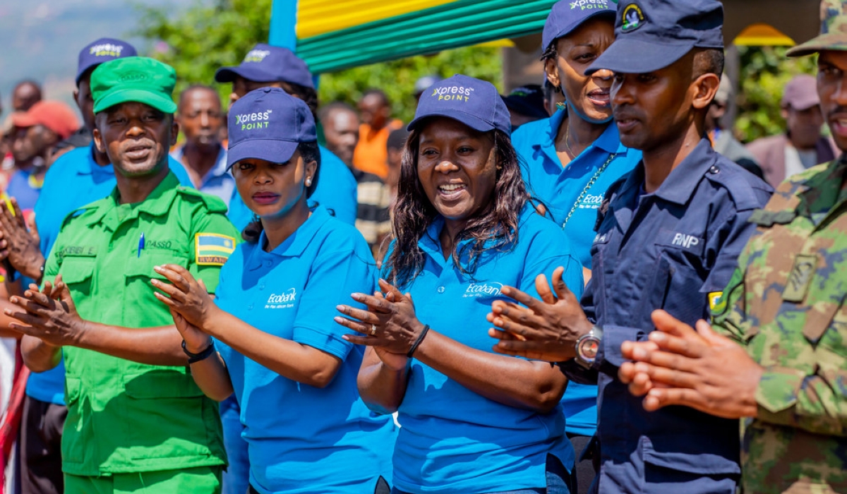 Ecobank Rwanda, on Saturday March 25, joined residents of Kanyinya sector, Nyarugenge district in a monthly Umuganda-Community which cleaned the road toward genocide monument at “ Mu Kana hill”. Courtesy