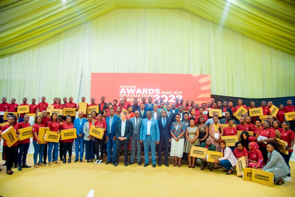 The African Institute for Mathematical Sciences Rwanda (AIMS), in partnership with Mastercard Foundation and Rwanda Basic Education Board (REB), awarded more than 200 science and mathematics teachers on March 26.