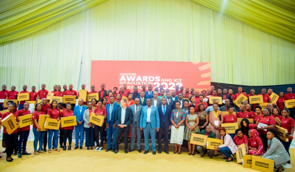 The African Institute for Mathematical Sciences Rwanda (AIMS), in partnership with Mastercard Foundation and Rwanda Basic Education Board (REB), awarded more than 200 science and mathematics teachers on March 26.