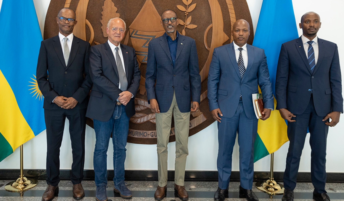 President Paul Kagame meets with Prof. Jacques Marescaux, Founder and President of the Research Institute against Digestive Cancer  in Kigali , on Wednesday, March 29.Photo by Village Urugwiro