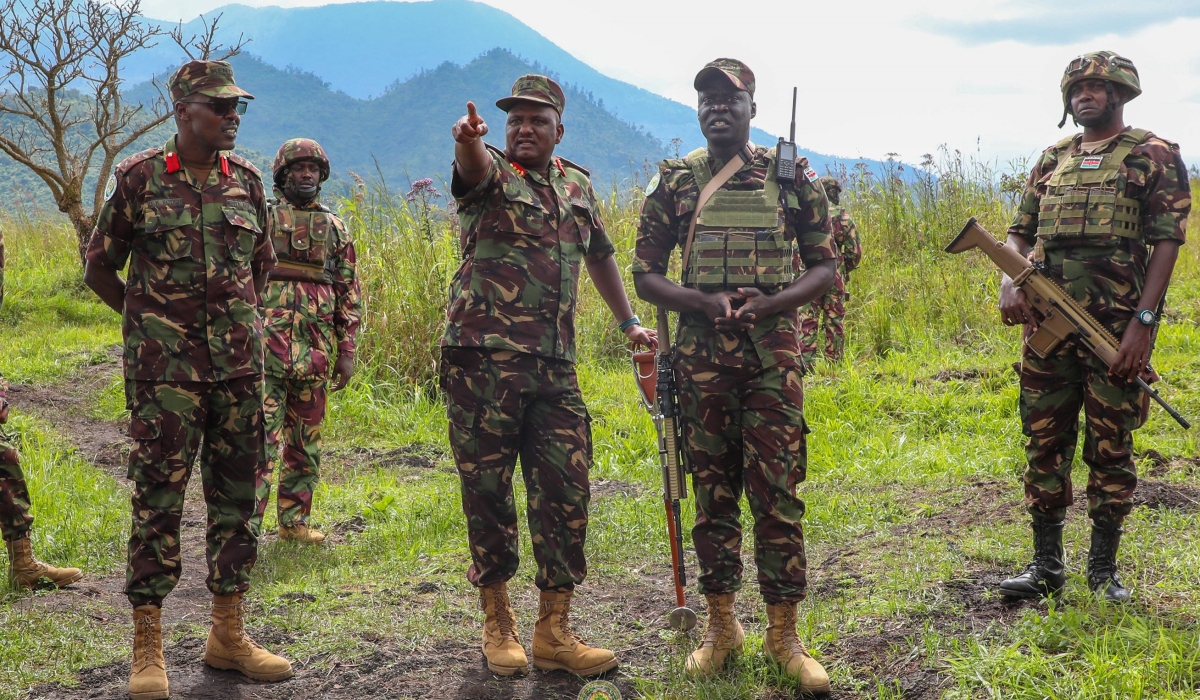 The Commander of EACRF, Maj Gen Jeff Nyagah, visited Kenyan troops deployed at Kibati and Kibumba localities of eastern DR Congo on March 29. He implored them to remain objective and focused in all assigned tasks including protection of civilians, opening up of the main supply route and humanitarian assistance. On the same day, Ugandan troops joining EACRF crossed the Uganda-DR Congo border to deploy in Bunagana, Kiwanja and Mabenthe zones within Rutshuru territory.
