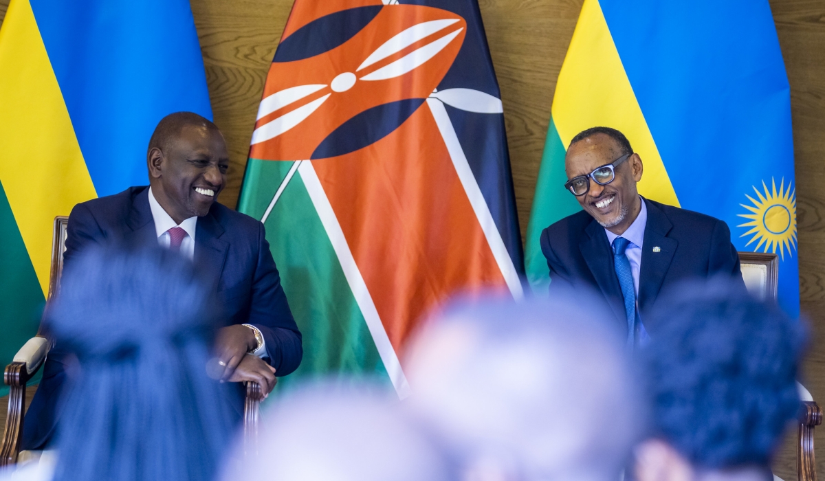 President Paul Kagame and President William Ruto share a light moment during a joint news briefing at Village Urugwiro on the first day of the latter’s two-day state visit in Rwanda, on Tuesday, April 4. Photo by Olivier Mugwiza