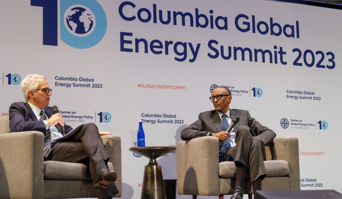 President Paul Kagame interacts with Matt Harris, a founding partner of Global Infrastructure Partners during the Columbia Global Energy Summit, in New York, on Wednesday, April 12. Photos by Village Urugwiro
