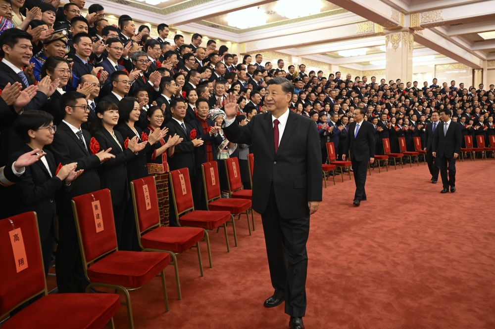 Chinese President Xi Jinping meets with representatives of model civil servants during a national award ceremony held at the Great Hall of the People,
Beijing, China, Aug. 30, 2022. Net photo .