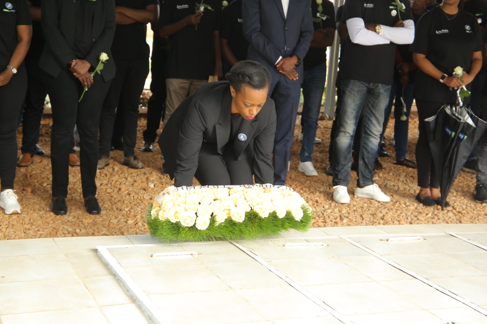 The Managing Director of BPR Bank Rwanda, Patience Mutesi, lays  a wreath to honour victims of Genocide against the Tutsi at Nyanza-Kicukiro Genocide Memorial on Friday, April 14. All photos by Craish Bahizi