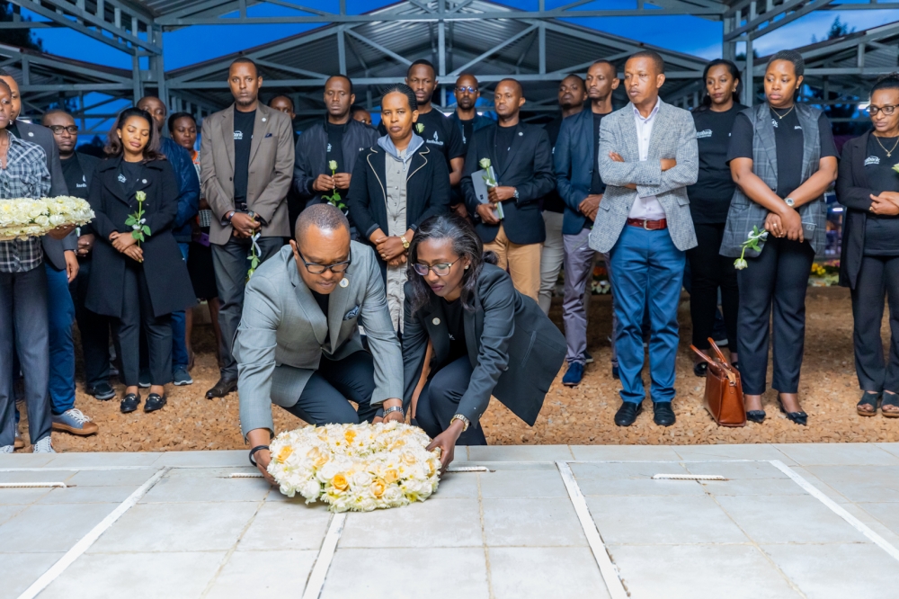 Ecobank’s Chairperson of the Board, Dr Ivan Twagirishema, and Managing Director, Carine Umutoni lay a wreath to pay tribute to victims of 1994 Genocide against the Tutsi at Nyanza-Kicukiro Memorial.