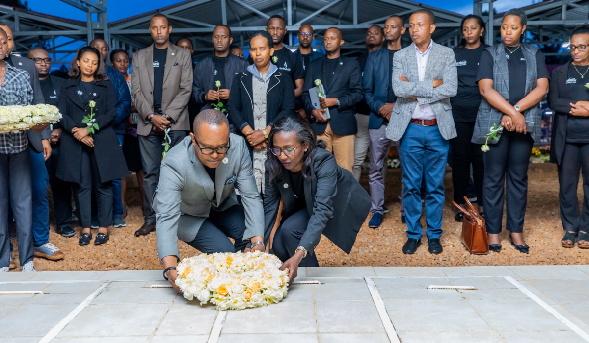 Ecobank’s Chairperson of the Board, Dr Ivan Twagirishema, and Managing Director, Carine Umutoni lay a wreath to pay tribute to victims of 1994 Genocide against the Tutsi at Nyanza-Kicukiro Memorial.