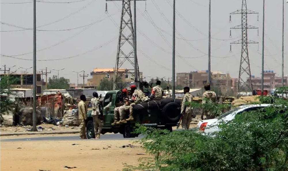 Soldiers from the regular army deployed in Khartoum