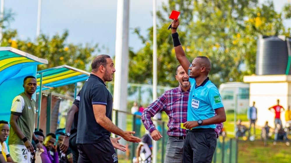 Referee Ruzindana Nsoro show a red card to APR assistant coach Eddine Neffati after throwing a jacket away protesting his refereeing call during club’s goalless draw with Gasogi on Saturday, April 15. Photo IGIHE