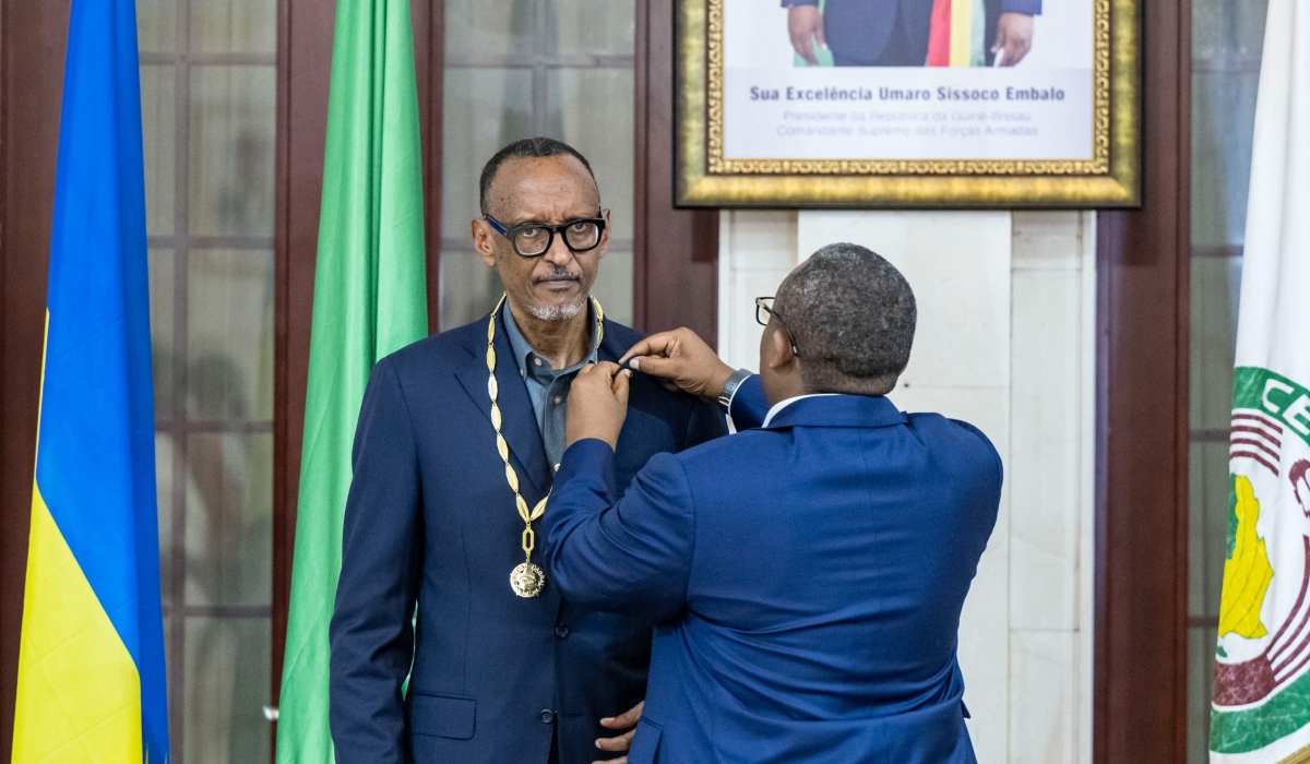 President Umaro Sissoco Embaló conferred the Amílcar Cabral Medal on President Kagame, the highest honour in Guinea-Bissau. Photos: Village Urugwiro