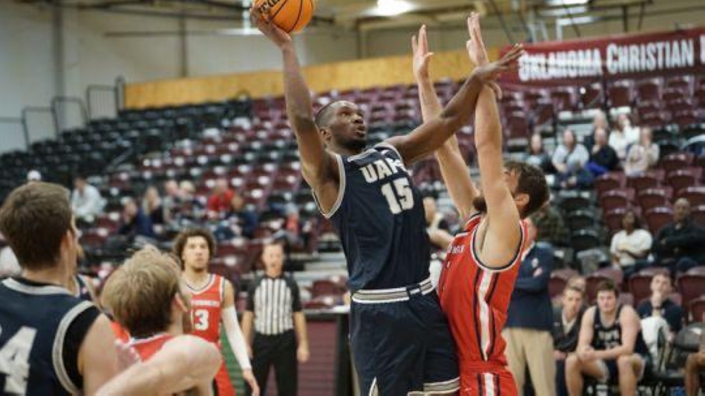 Cadeaux de Dieu Furaha playing basketball, in his senior year, at the Ogburn School in the USA in 2022. Courtesy 