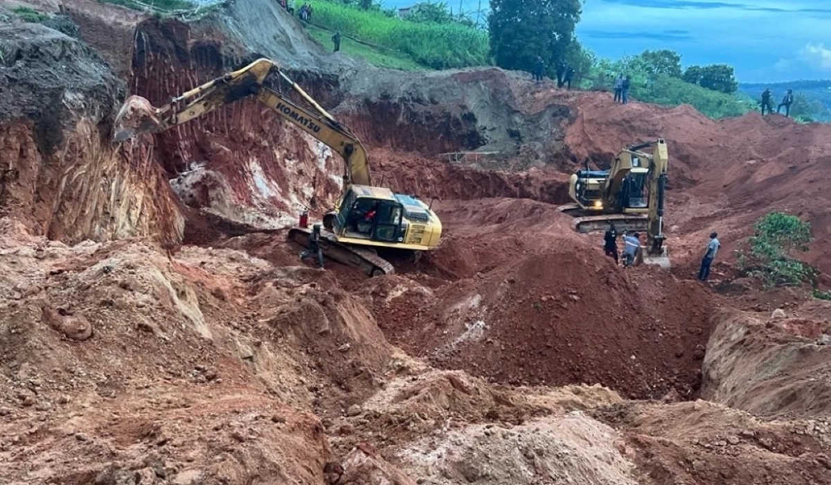 A rescue team using tractors to help six workers trapped in an illegal mine that collapsed in Huye district last week. Landslides have made the operation difficult. Courtesy  