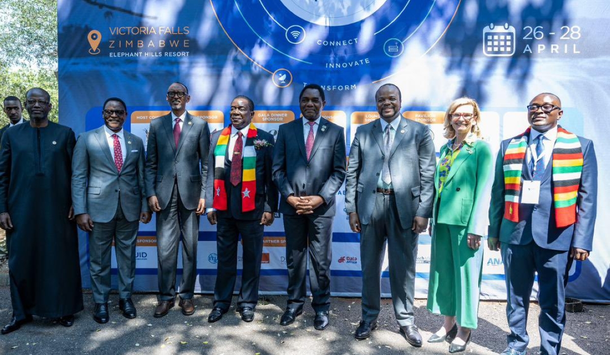 President Kagame has arrived in Victoria Falls, Zimbabwe where he joins host President Emmerson Mnangagwa of Zimbabwe, President Hakainde Hichilema of Zambia, President Lazarus Chakwera of Malawi, and King Mswati III of Eswatini for the sixth Transform Africa Summit. Photo by Village Urugwiro