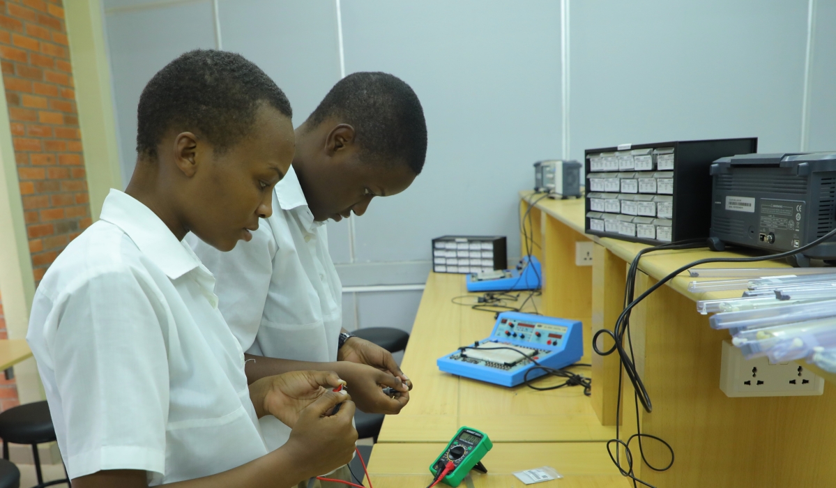 High school students practicing technology related to electrical, engineering, and computer science during the visit to the University of Rwanda  Photo by Craish Bahizi