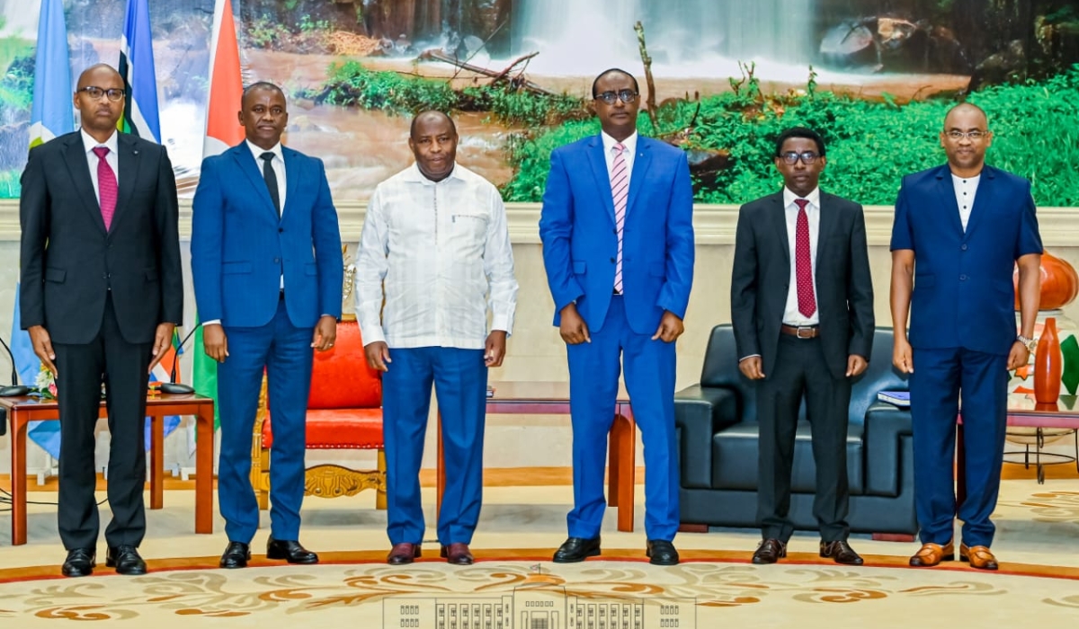 Burundian President Evariste Ndayishimiye (third left) on Wednesday, April 26, received a delegation from Rwanda that delivered a message from his counterpart, President Paul Kagame. The Rwandan delegation was led by the Minister of State in charge of the East African Community in the Ministry of Foreign Affairs, Manasseh Nshuti (third right).