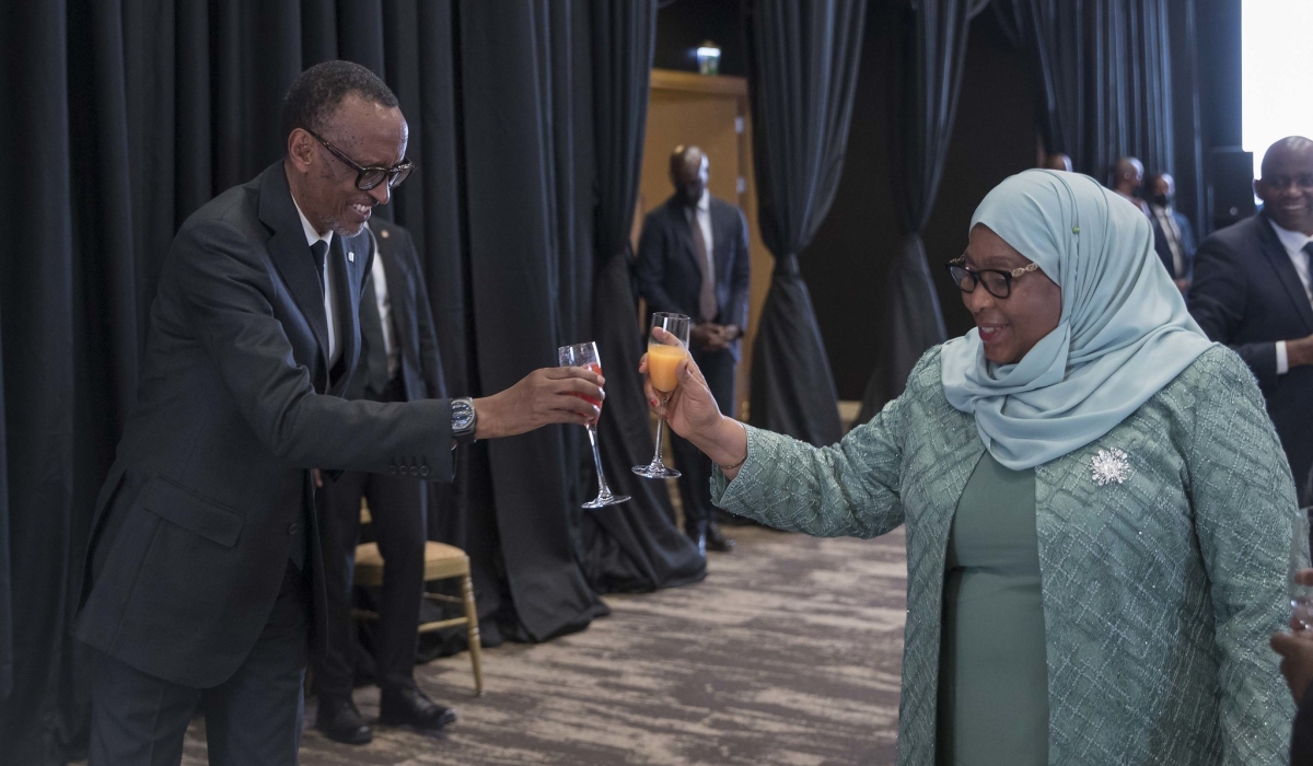 President Paul Kagame gives a toast to Tanzania’s President, Samia Suluhu Hassan, during a State Banquet hosted in her honour, in August 2021, when she paid a two-day state visit to Rwanda.