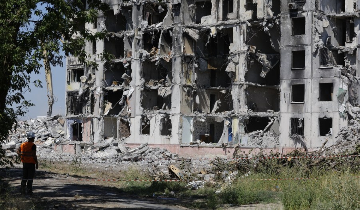 This photo taken on Aug. 23, 2022 shows the demolition site of a damaged building in Mariupol. (Photo by Victor/Xinhua)